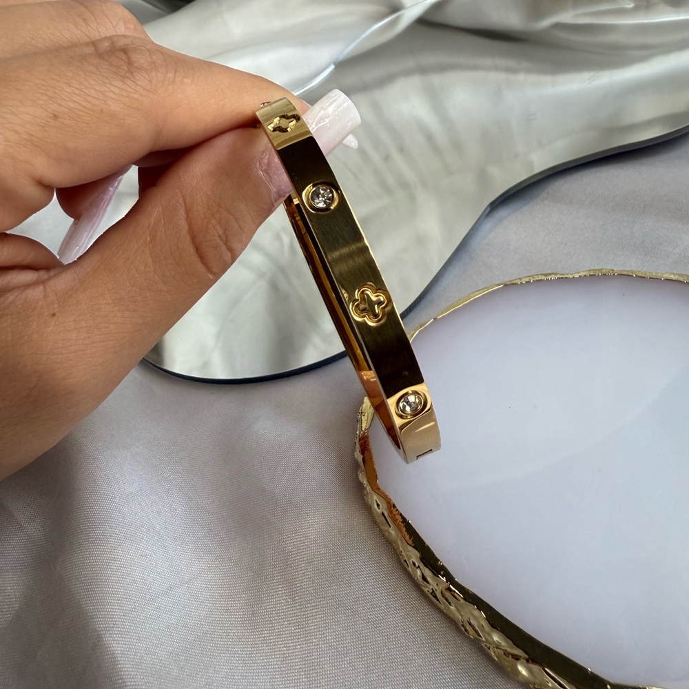 Stainless steel Gold Bracelet
Wedding jewelry - Picture 4 of 14